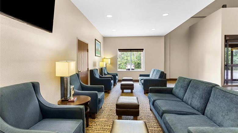 <b>Comfort Suites Lobby</b>. Images powered by <a href="https://iceportal.shijigroup.com/" title="IcePortal" target="_blank">IcePortal</a>.