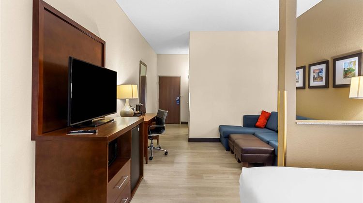 Comfort Suites Suite