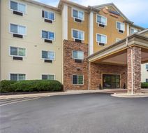 Comfort Suites Exterior