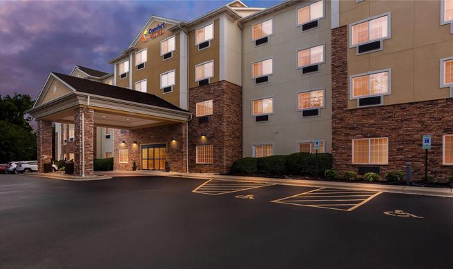 Comfort Suites Exterior