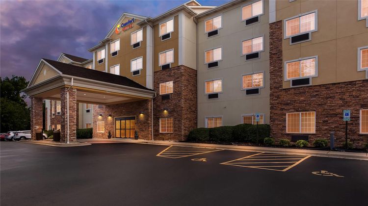 Comfort Suites Exterior