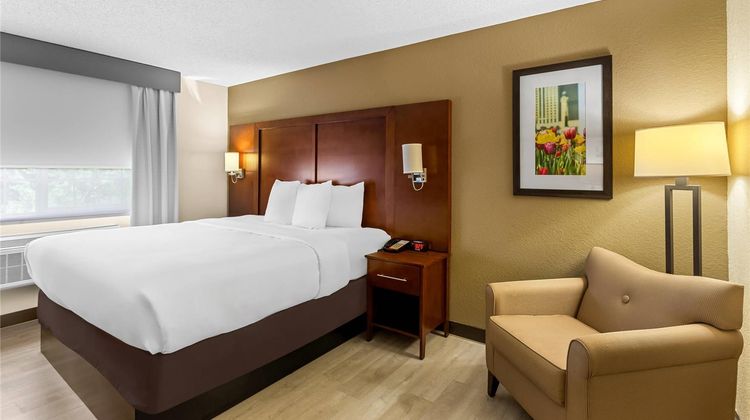 Comfort Suites Room