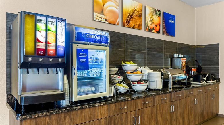 <b>Comfort Suites Restaurant</b>. Images powered by <a href="https://iceportal.shijigroup.com/" title="IcePortal" target="_blank">IcePortal</a>.