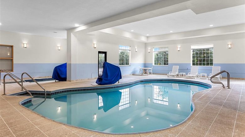 <b>Comfort Suites Pool</b>. Images powered by <a href="https://iceportal.shijigroup.com/" title="IcePortal" target="_blank">IcePortal</a>.
