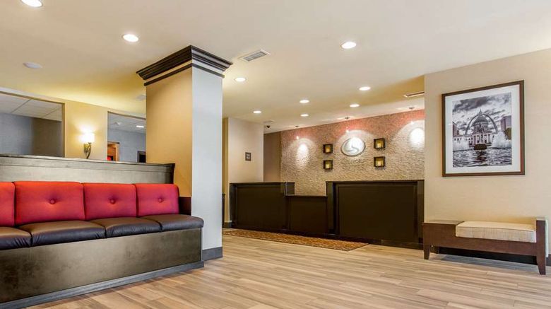 <b>Comfort Suites, Fairview Heights Lobby</b>. Images powered by <a href="https://iceportal.shijigroup.com/" title="IcePortal" target="_blank">IcePortal</a>.