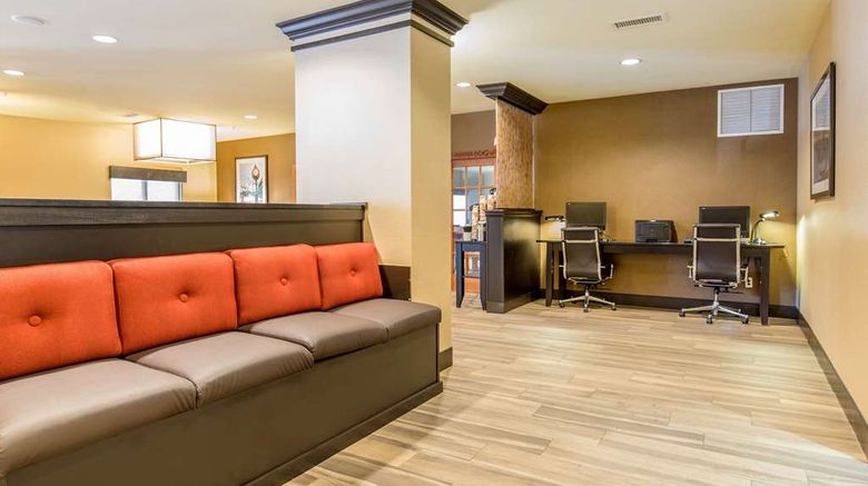 <b>Comfort Suites, Fairview Heights Lobby</b>. Images powered by <a href="https://iceportal.shijigroup.com/" title="IcePortal" target="_blank">IcePortal</a>.