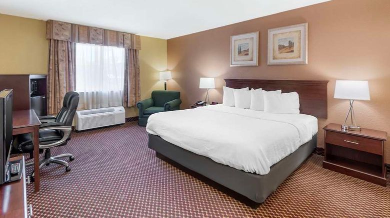 <b>Quality Inn & Suites Room</b>. Images powered by <a href="https://iceportal.shijigroup.com/" title="IcePortal" target="_blank">IcePortal</a>.