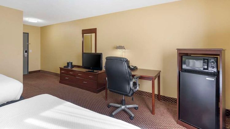 Quality Inn & Suites Room