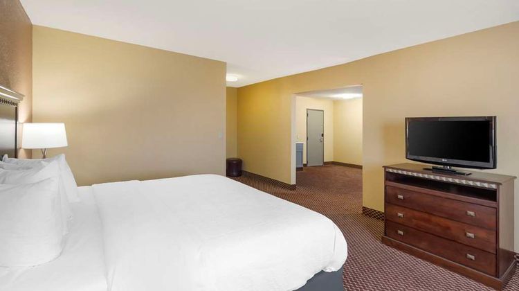 Quality Inn & Suites Suite