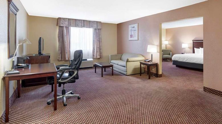 <b>Quality Inn & Suites Suite</b>. Images powered by <a href="https://iceportal.shijigroup.com/" title="IcePortal" target="_blank">IcePortal</a>.
