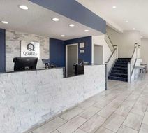 Quality Inn & Suites Lobby