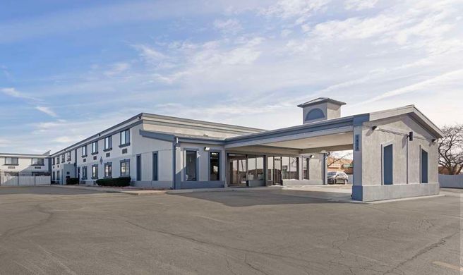 Quality Inn & Suites Exterior
