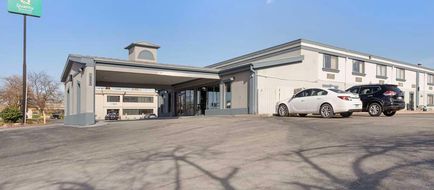 Quality Inn & Suites Exterior