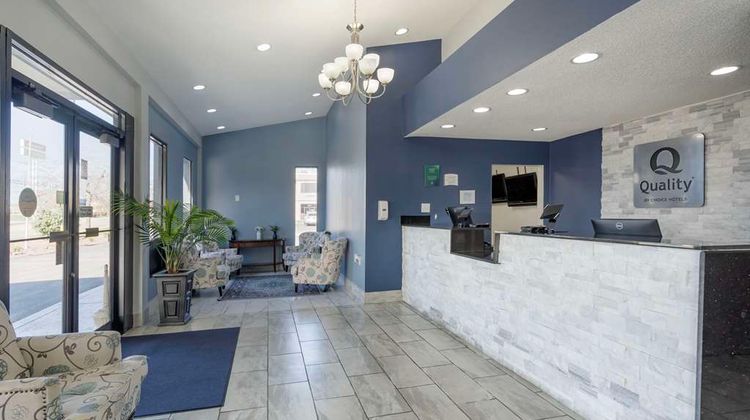 Quality Inn & Suites Lobby