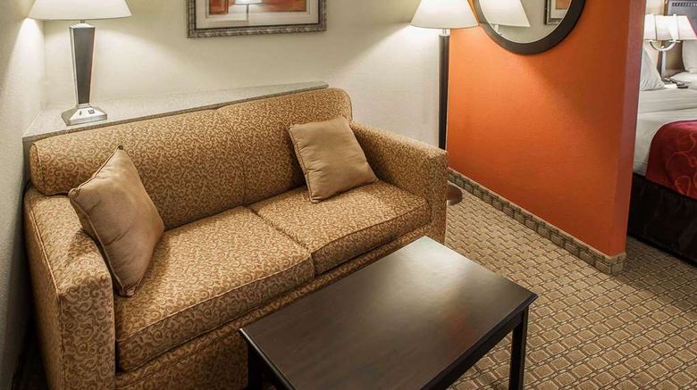<b>Comfort Suites Suite</b>. Images powered by <a href="https://iceportal.shijigroup.com/" title="IcePortal" target="_blank">IcePortal</a>.