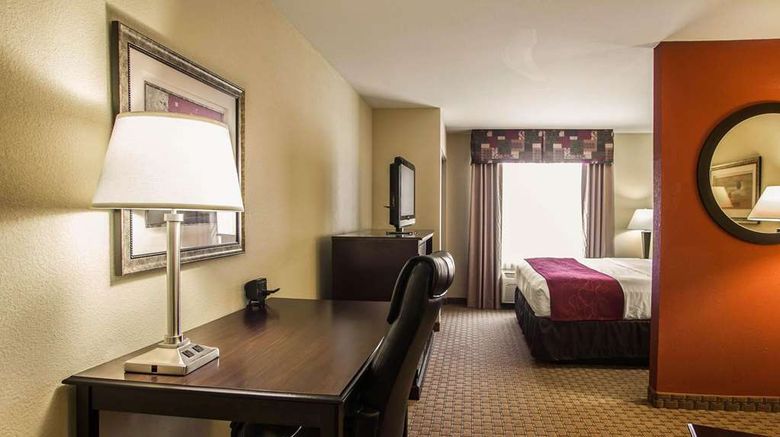 <b>Comfort Suites Suite</b>. Images powered by <a href="https://iceportal.shijigroup.com/" title="IcePortal" target="_blank">IcePortal</a>.