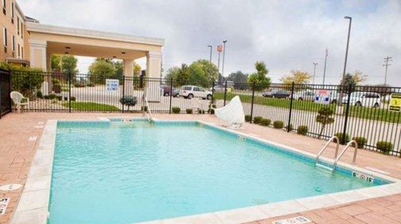 <b>Comfort Suites Bloomington Pool</b>. Images powered by <a href="https://iceportal.shijigroup.com/" title="IcePortal" target="_blank">IcePortal</a>.