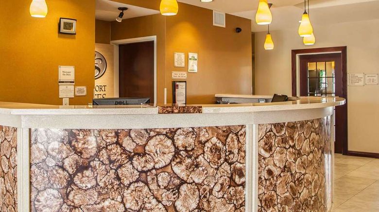 <b>Comfort Suites Lobby</b>. Images powered by <a href="https://iceportal.shijigroup.com/" title="IcePortal" target="_blank">IcePortal</a>.