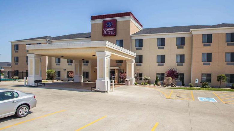 <b>Comfort Suites Bloomington Exterior</b>. Images powered by <a href="https://iceportal.shijigroup.com/" title="IcePortal" target="_blank">IcePortal</a>.