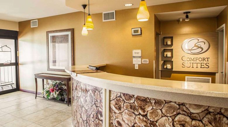 <b>Comfort Suites Lobby</b>. Images powered by <a href="https://iceportal.shijigroup.com/" title="IcePortal" target="_blank">IcePortal</a>.