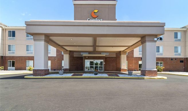 Comfort Suites Exterior