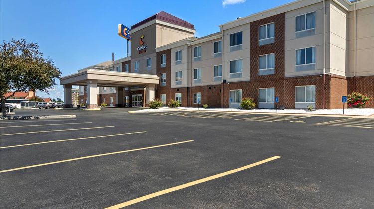 Comfort Suites Exterior
