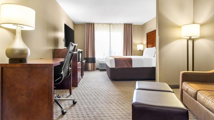 Comfort Suites Room
