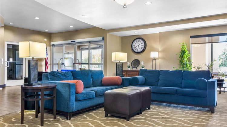 Comfort Suites Lobby