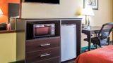 <b>Quality Inn Room</b>. Images powered by <a href="https://iceportal.shijigroup.com/" title="IcePortal" target="_blank">IcePortal</a>.