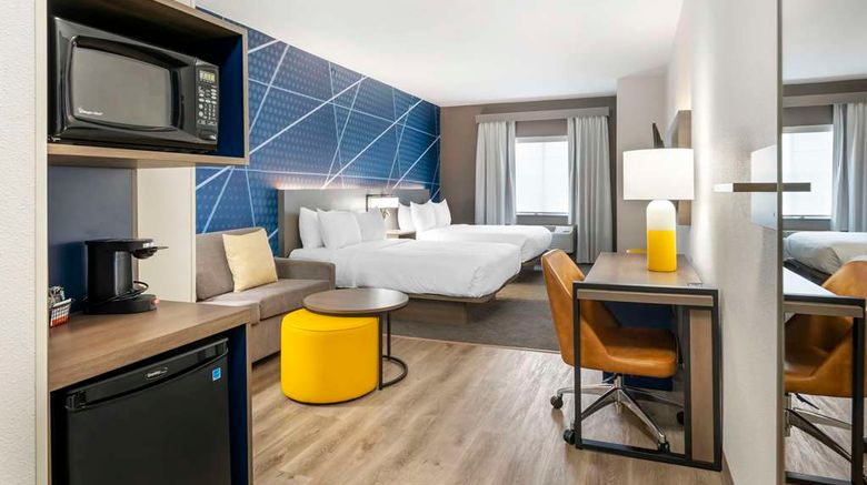 <b>Comfort Suites, Elgin Suite</b>. Images powered by <a href="https://iceportal.shijigroup.com/" title="IcePortal" target="_blank">IcePortal</a>.