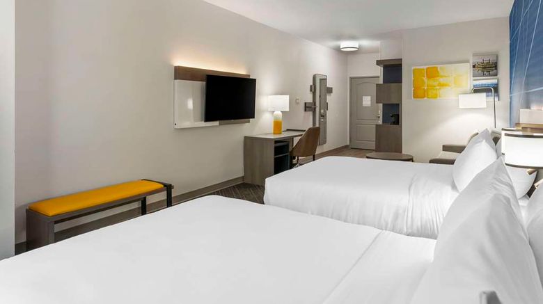 <b>Comfort Suites, Elgin Suite</b>. Images powered by <a href="https://iceportal.shijigroup.com/" title="IcePortal" target="_blank">IcePortal</a>.