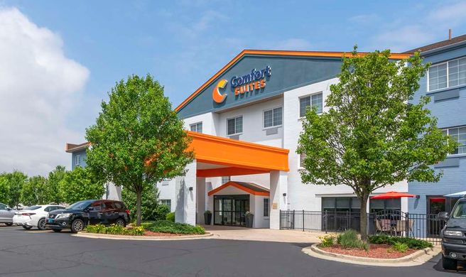 Comfort Suites, Elgin Exterior