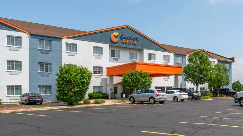 <b>Comfort Suites, Elgin Exterior</b>. Images powered by <a href="https://iceportal.shijigroup.com/" title="IcePortal" target="_blank">IcePortal</a>.