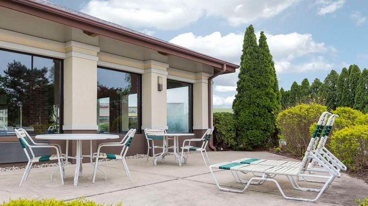 Quality Inn Sycamore Exterior