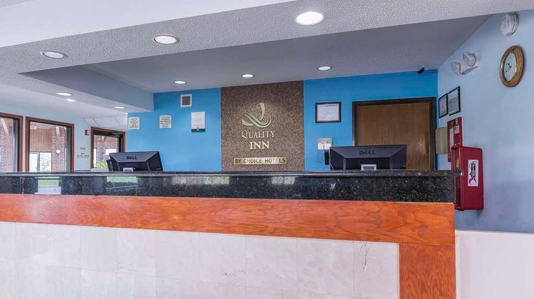 Quality Inn Sycamore Lobby