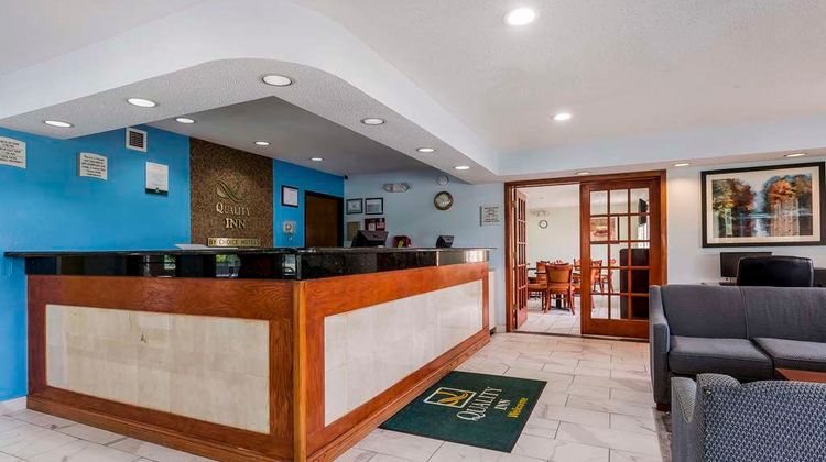 Quality Inn Sycamore Lobby