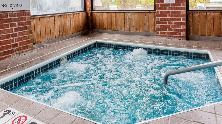 Quality Inn Sycamore Pool