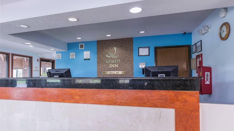 Quality Inn Sycamore Lobby