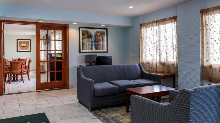 Quality Inn Sycamore Lobby