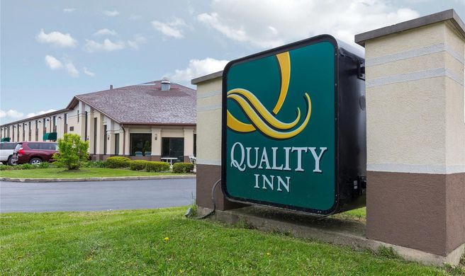Quality Inn Sycamore Exterior