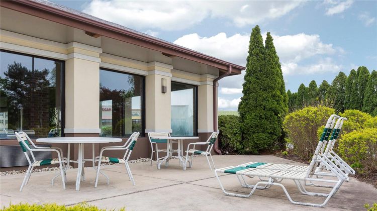 Quality Inn Sycamore Exterior