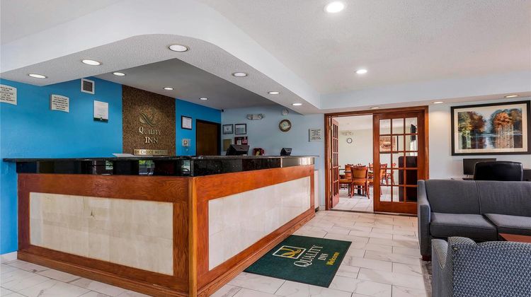 Quality Inn Sycamore Lobby