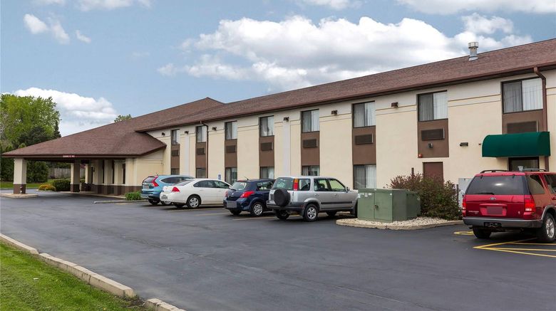 <b>Quality Inn Sycamore Exterior</b>. Images powered by <a href="https://iceportal.shijigroup.com/" title="IcePortal" target="_blank">IcePortal</a>.