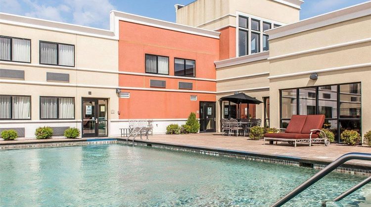 Quality Inn and Suites Mattoon South Pool