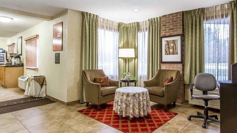 <b>Quality Inn Lobby</b>. Images powered by <a href="https://iceportal.shijigroup.com/" title="IcePortal" target="_blank">IcePortal</a>.