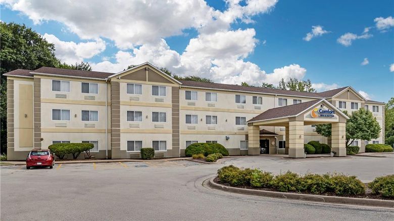 <b>Comfort Inn & Suites Exterior</b>. Images powered by <a href="https://iceportal.shijigroup.com/" title="IcePortal" target="_blank">IcePortal</a>.