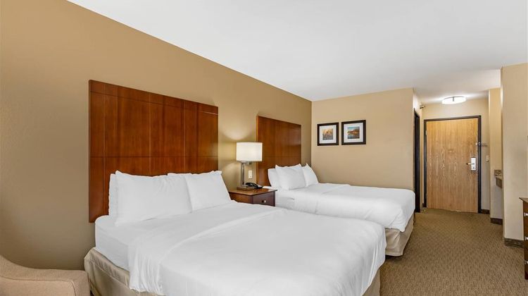 Comfort Inn & Suites Room