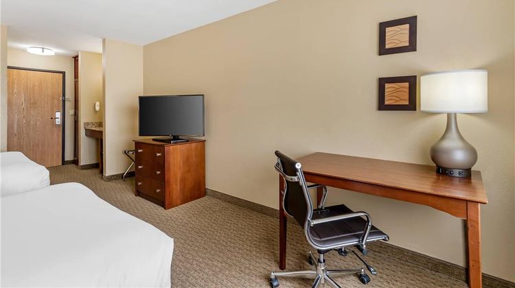 Comfort Inn & Suites Room