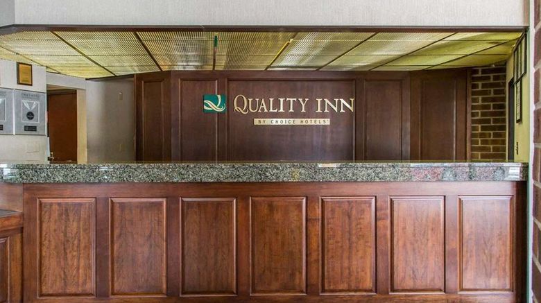 <b>Quality Inn Schaumburg Lobby</b>. Images powered by <a href="https://iceportal.shijigroup.com/" title="IcePortal" target="_blank">IcePortal</a>.