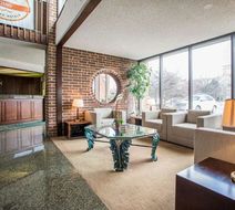 Quality Inn Schaumburg Lobby